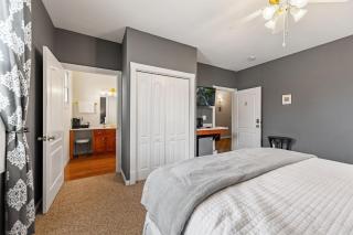 NEW King Bed, Suite, Downtown BR, Southern Charm Caboose - Blue Ridge - 8