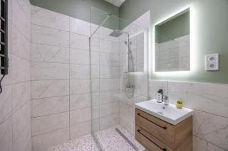 Central Located Grand Residence with 4 BEDROOMS - Budapest - 3