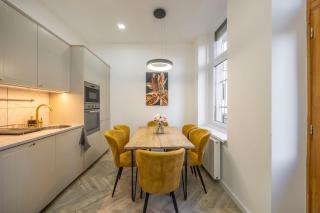 Central Located Grand Residence with 4 BEDROOMS - Budapeste - 7