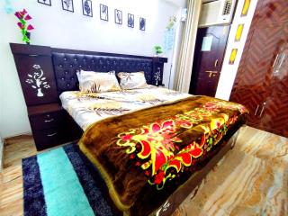 1BHK Independent Flat at CENTRAL LOCATION HAZRATGANJ - 3