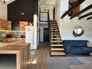 Lola hill house - 1