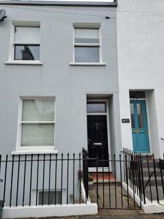 Charming Town Centre 2 Bed House - 1