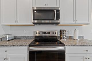 Luxury 5BR Home Near Beaches & Downtown Wilmington - - 6