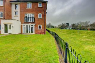 2-BR Apartment, En-suite, Allocated Parking, next to Playground - 6