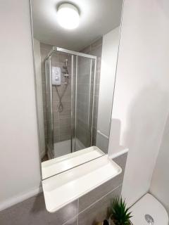 2-BR Apartment, En-suite, Allocated Parking, next to Playground - 3