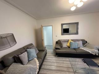 Modern and Luxurious 4 bedroom house - Bangor - 7