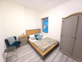 Modern and Luxurious 4 bedroom house - Bangor - 5