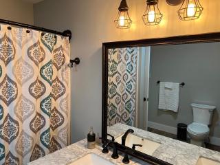 Bourbon Country Cottage - 2