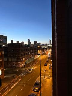 2 Bedroom Apartment with City View - Birmingham - 1