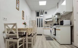 In Budapest, we would like to welcome you to our large, modern, and quiet apartment with AC and Netflix, located very near the world-famous New York Cafe - 8