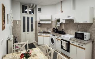 In Budapest, we would like to welcome you to our large, modern, and quiet apartment with AC and Netflix, located very near the world-famous New York Cafe - 9