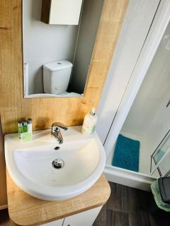 KEE Holiday Home Caravan - Great Yarmouth - 3