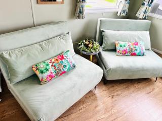 KEE Holiday Home Caravan - 9