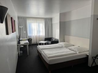 Hotel U Mülheim Free Parking Highspeed WiFi - 1