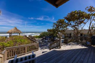 5747S - Large Oceanfront Deck & Cabana - 4