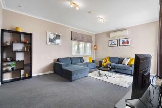 Charming 3 Bedroom Family Home Pet Friendly - 8