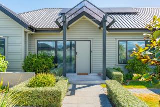Stay Taupo - Premium Home with Hot Tub - Taupo - 6