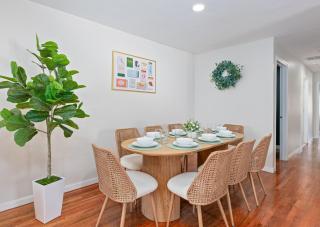 New Cozy retreat with parking and gameroom Minutes to NYC - 6