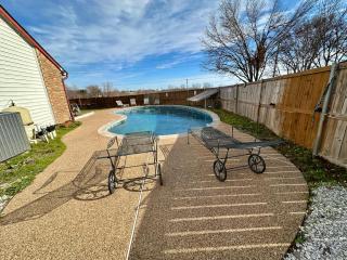 Palatial Family Pool, Pet OK, Lake Lewisville, Aquarium, Exclusive Experience by Vacation Your Way - The Colony - 9