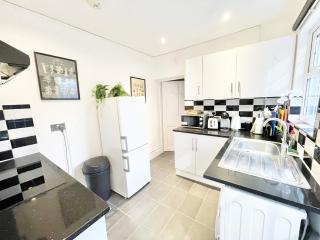 Modern 1 Bedroom Apartment with Garden and Free Parking near Wembley - 3