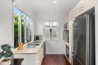 Charming 1-Bed Cottage with Garden Retreat - Bald Hills - 8