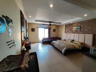 Studio Murree facing apartment In Bahria Enclave - 7