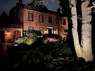 The Historic Jesse Buel Farmhouse w Heated Pool - Albany - 9