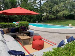 The Historic Jesse Buel Farmhouse w Heated Pool - Albany - 3