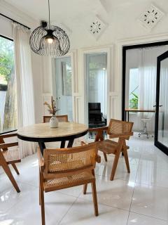 Aesthetic Villa Central Canggu With an Office - Canggu - 4