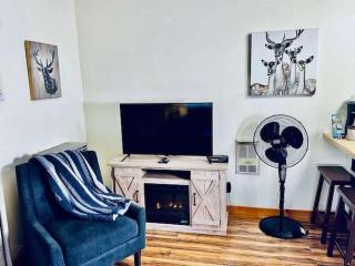 Inside Yosemite Park-Cozy Corner Unit-Sleeps 2 - 3