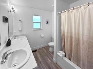 Bark and Bike Abode home - 5