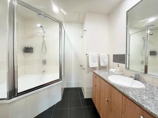 '117' Impressions by the Sea - 2BR 2Bth CarPark - Cairns - 2