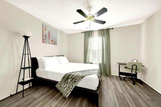 Downtown 3BR Near NRG Stadium - 7