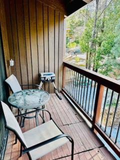 Treetop Condo in Yosemite-Sleeps 6-Balcony - Yosemite West - 2
