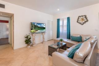 Spacious 2BR Apartment with Full Kitchen & Dining In Beverly Hills - Los Angeles - 0
