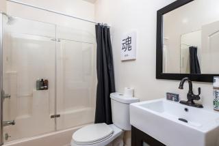 Spacious 2BR Apartment with Full Kitchen & Dining In Beverly Hills - Los Angeles - 7