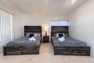 Spacious 2BR Apartment with Full Kitchen & Dining In Beverly Hills - Los Angeles - 6