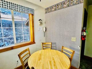 Stay in Yosemite-Cozy Bear North-Sleeps 5 - Yosemite West - 2