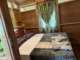 On The Rocks Bungalows, Restaurant and Jungle Trekking Tours - Bukit Lawang - 5