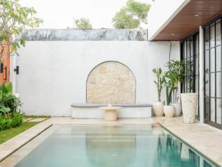 The Ultimate Villa - 8BR Villa in Berawa with Cook - Badung - 9