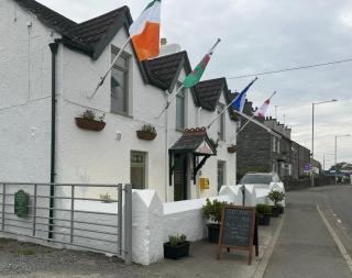 Holland Hotel - Llanfachraeth - 8