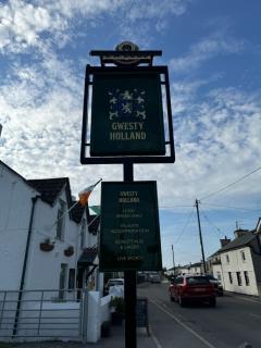 Holland Hotel - Llanfachraeth - 7