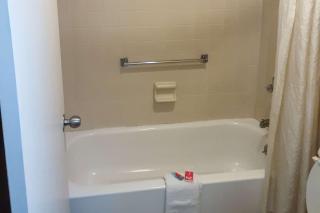 Econo Lodge Inn & Suites Griffin North - 1