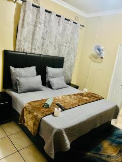 Executive Guesthouse - 5