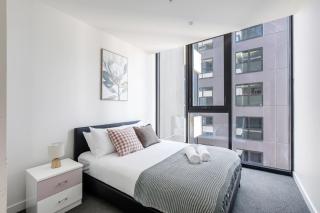 Modern Nomads Stylish Minimalist 2BR Walk to Garden & QV Market - 4