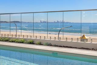 Beachfront Escape Kirra Ocean views Sleeps 6 - 6