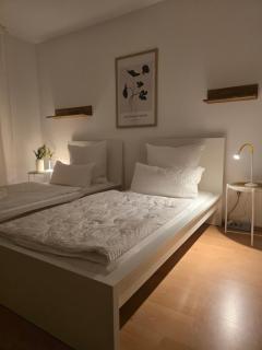 BOARDINGHOUSE PD25 ALTE FEUERWACHE I Unterkunft mit Einzel- und Doppelzimmer I 3min CityHospital I Monteure I Smart TV I Einzelbetten I Küche I Gemeinschaftsraum I Wasch I P - 9