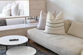 Imra - 1 Bed Hideaway in High-Rise with City Views - 0