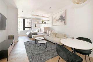 Imra - 1 Bed Hideaway in High-Rise with City Views - 9