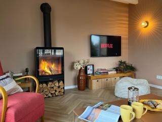 Cozy Family House with Garden and Greenhouse - 8